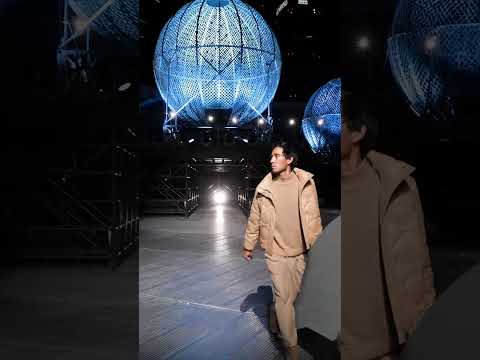 How to look cool appearing at a fashion show