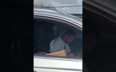 Messi stops in the middle of traffic to sign fan’s jersey ❤️